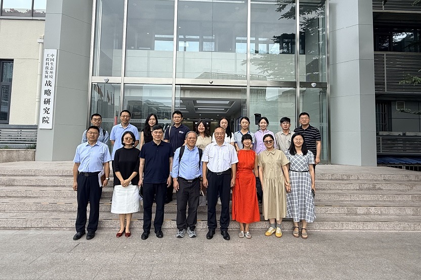一号楼门口合照_20260701171517_554_39.jpg